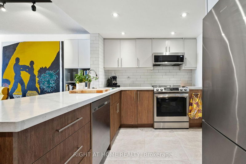 225 Davenport Rd #417, Toronto, Ontario