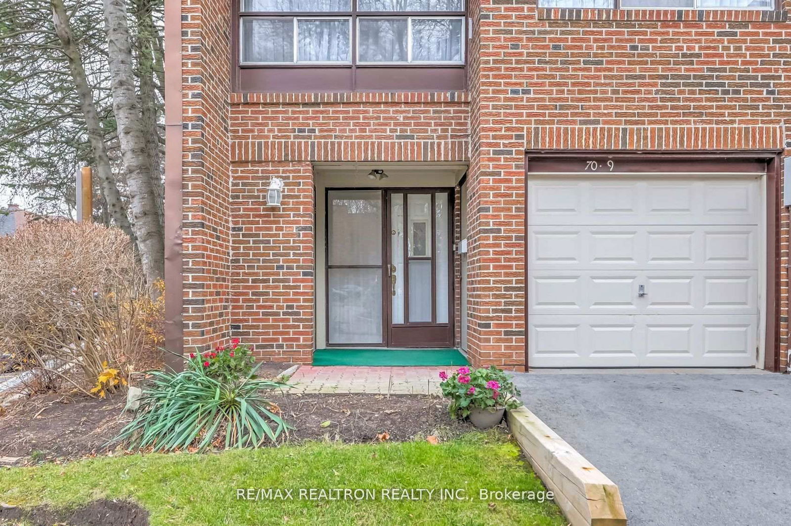 Townhouse for sale at 9-70 Castlebury Crescent, Toronto, Bayview Woods-Steeles, M2H 1H8 - MLS: C11995122