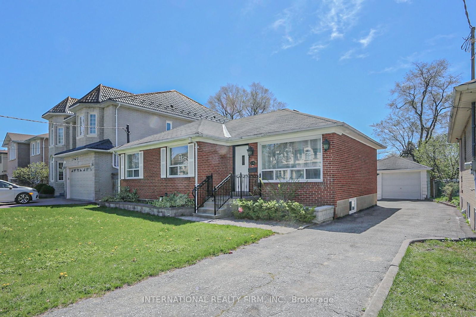 Detached House for sale at 129 Mckee Avenue, Toronto, Willowdale East, M2N 4C5 - MLS: C11995171