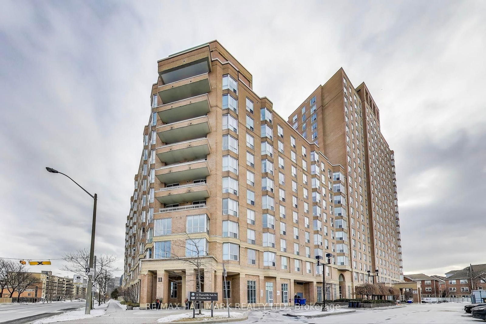 Condo for sale at 406-11 Thorncliffe Park Drive, Toronto, Thorncliffe Park, M4H 1P3 - MLS: C11995260