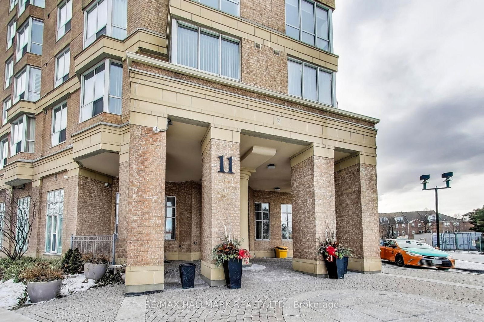 Condo for sale at 406-11 Thorncliffe Park Drive, Toronto, Thorncliffe Park, M4H 1P3 - MLS: C11995260