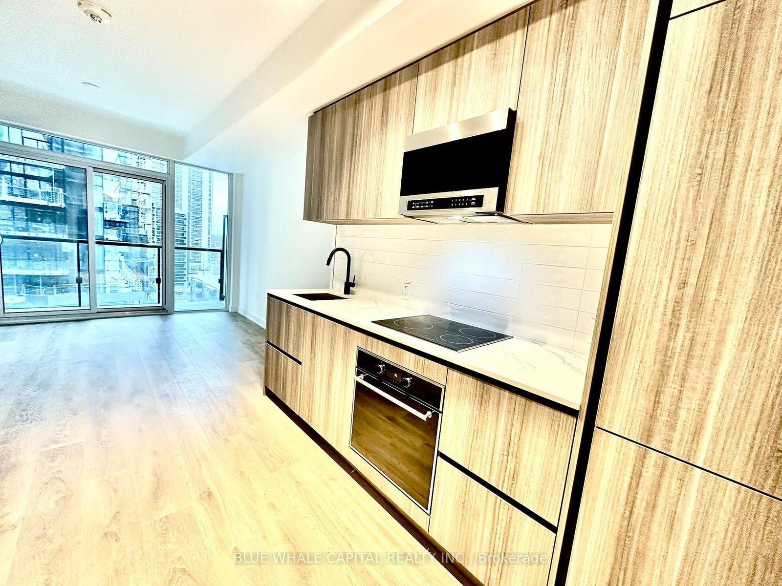 Condo for lease at 803-117 Broadway Avenue, Toronto, Mount Pleasant West, M4P 1V3 - MLS: C11995766