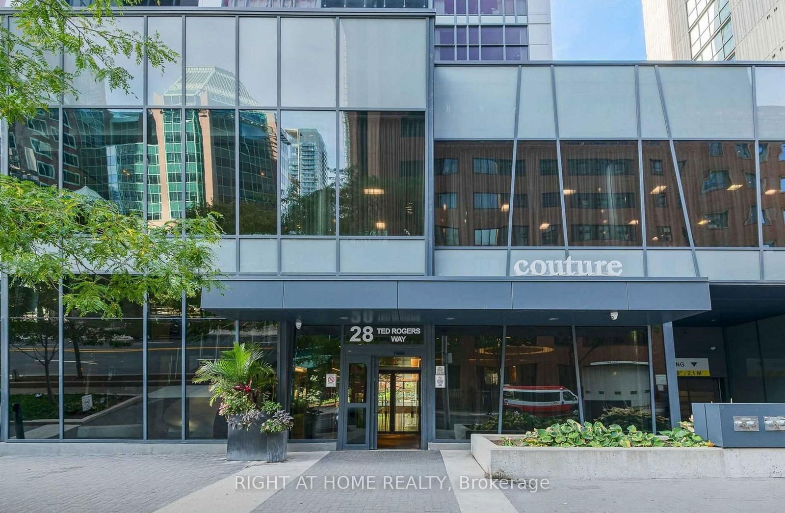 Condo leased at 812-28 Ted Rogers Way, Toronto, Church-Yonge Corridor, M4Y 2W7 - MLS: C11995864