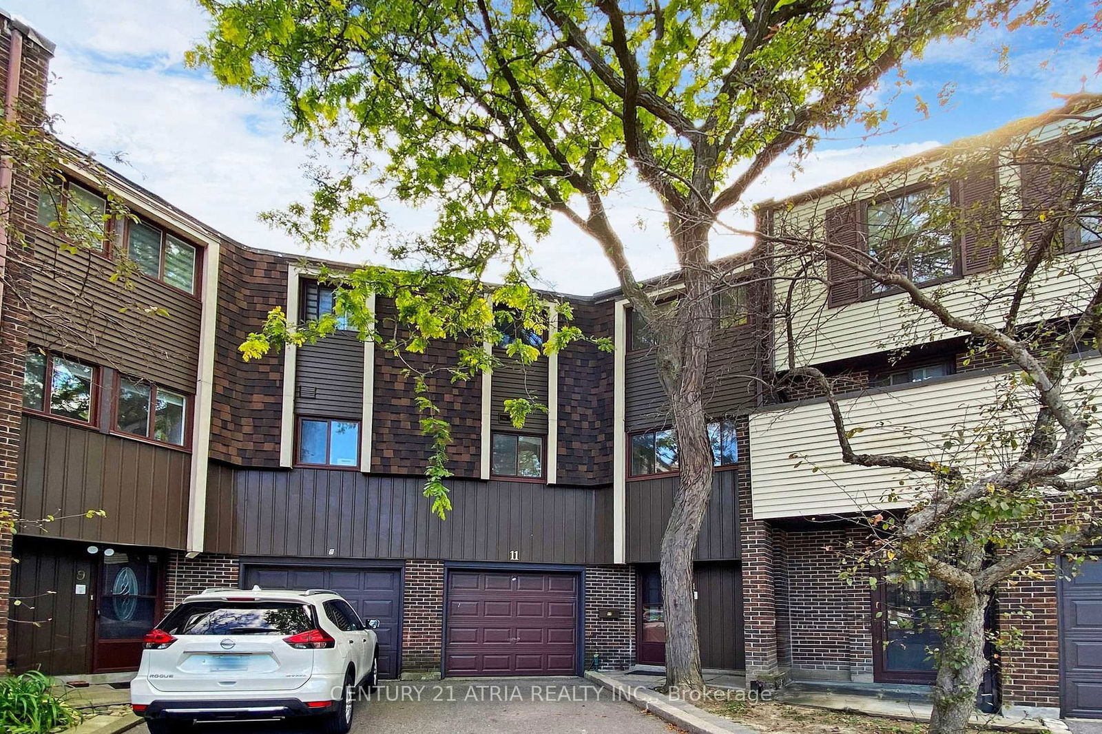 Townhouse sold at 11 Lofty Hillway N/A, Toronto, Hillcrest Village, M2H 2Z8 - MLS: C11996825