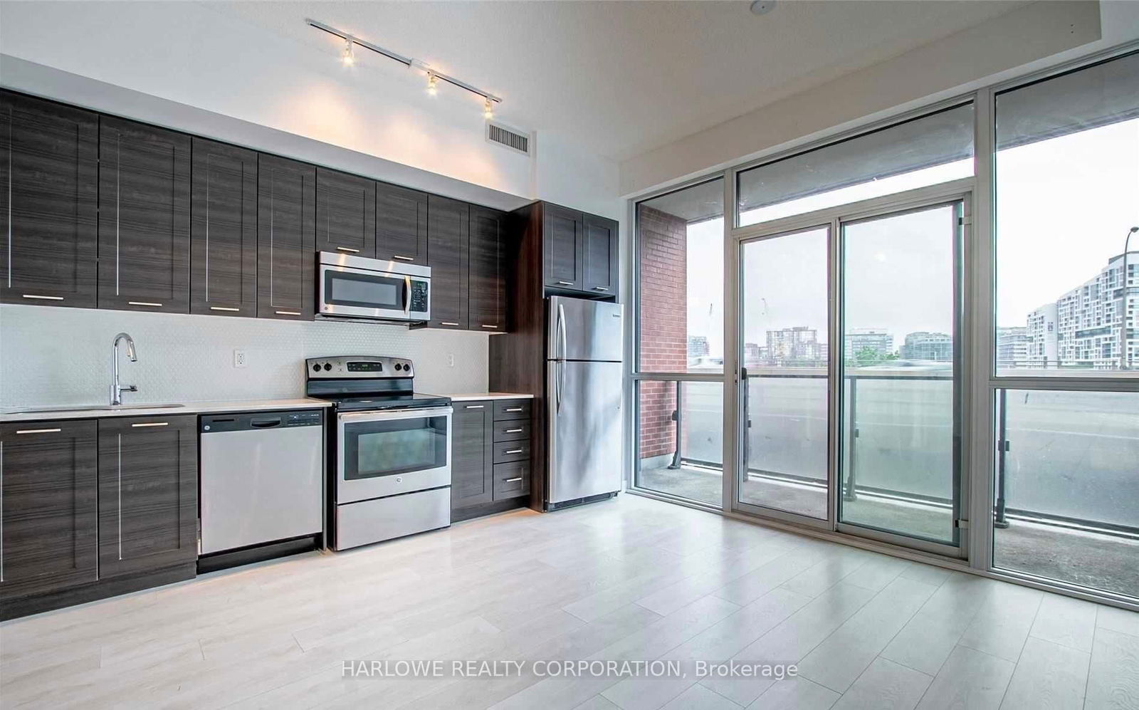 Condo for lease at 708-50 Bruyeres Mews, Toronto, Waterfront Communities C1, M5V 0H8 - MLS: C11996860