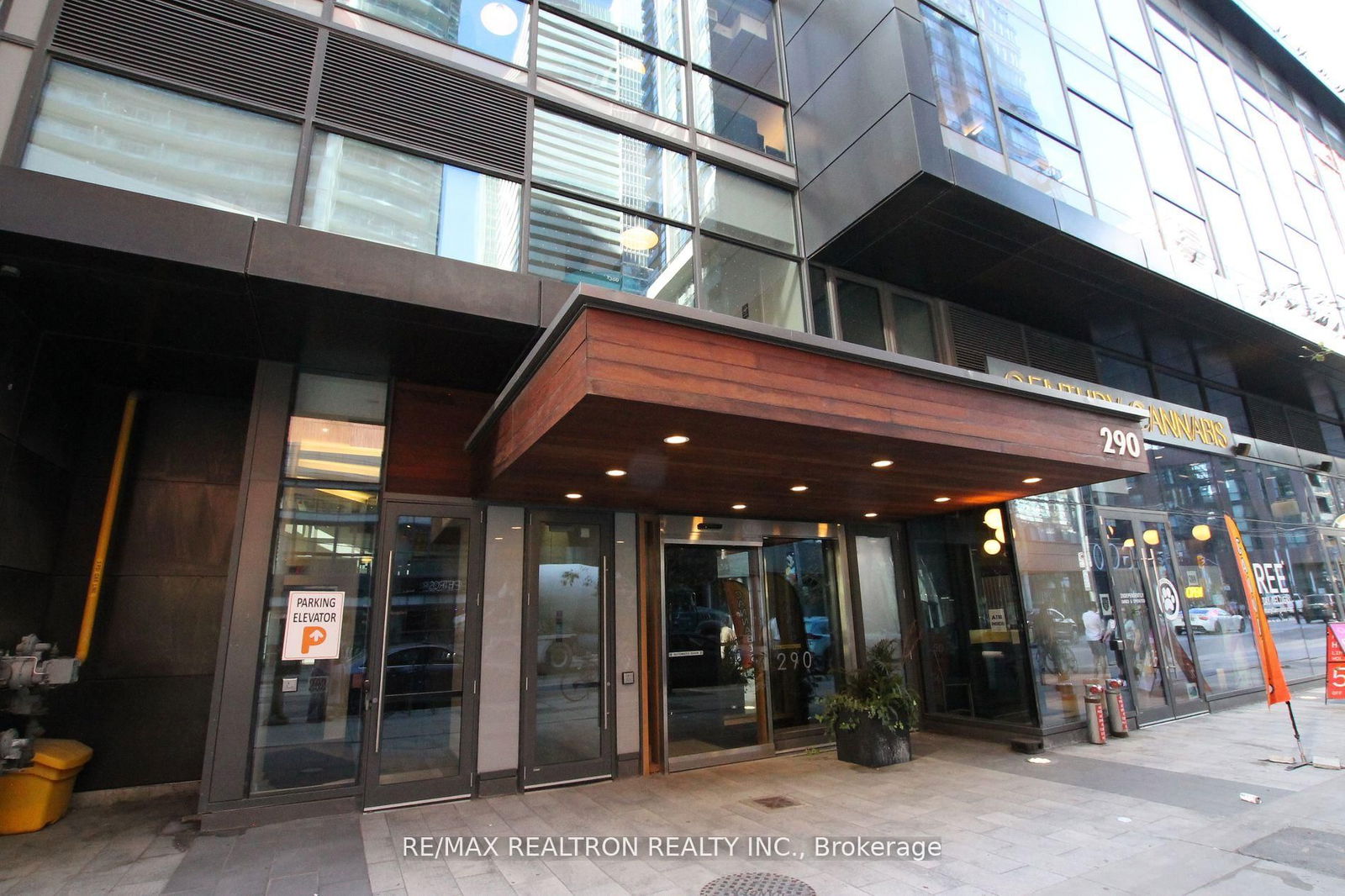 Condo for sale at 1607-290 Adelaide Street, Toronto, Waterfront Communities C1, M5V 0P3 - MLS: C11996888