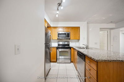 Unit 302 — 30 Grand Trunk Cres, Toronto - Waterfront Communities C1 image-0-4