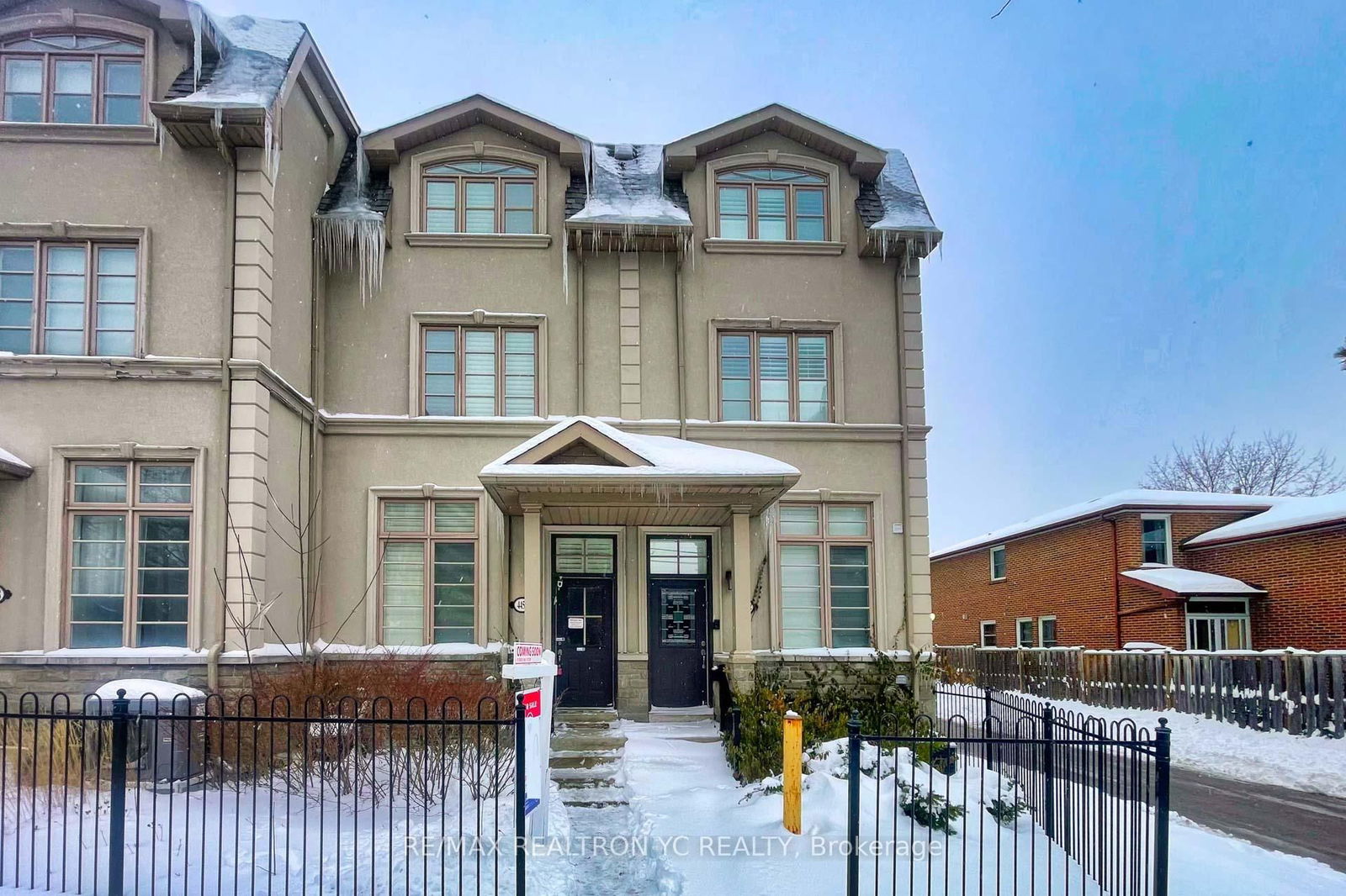 Townhouse sold at 4450 Bathurst Street, Toronto, Bathurst Manor, M3H 3S2 - MLS: C11997864