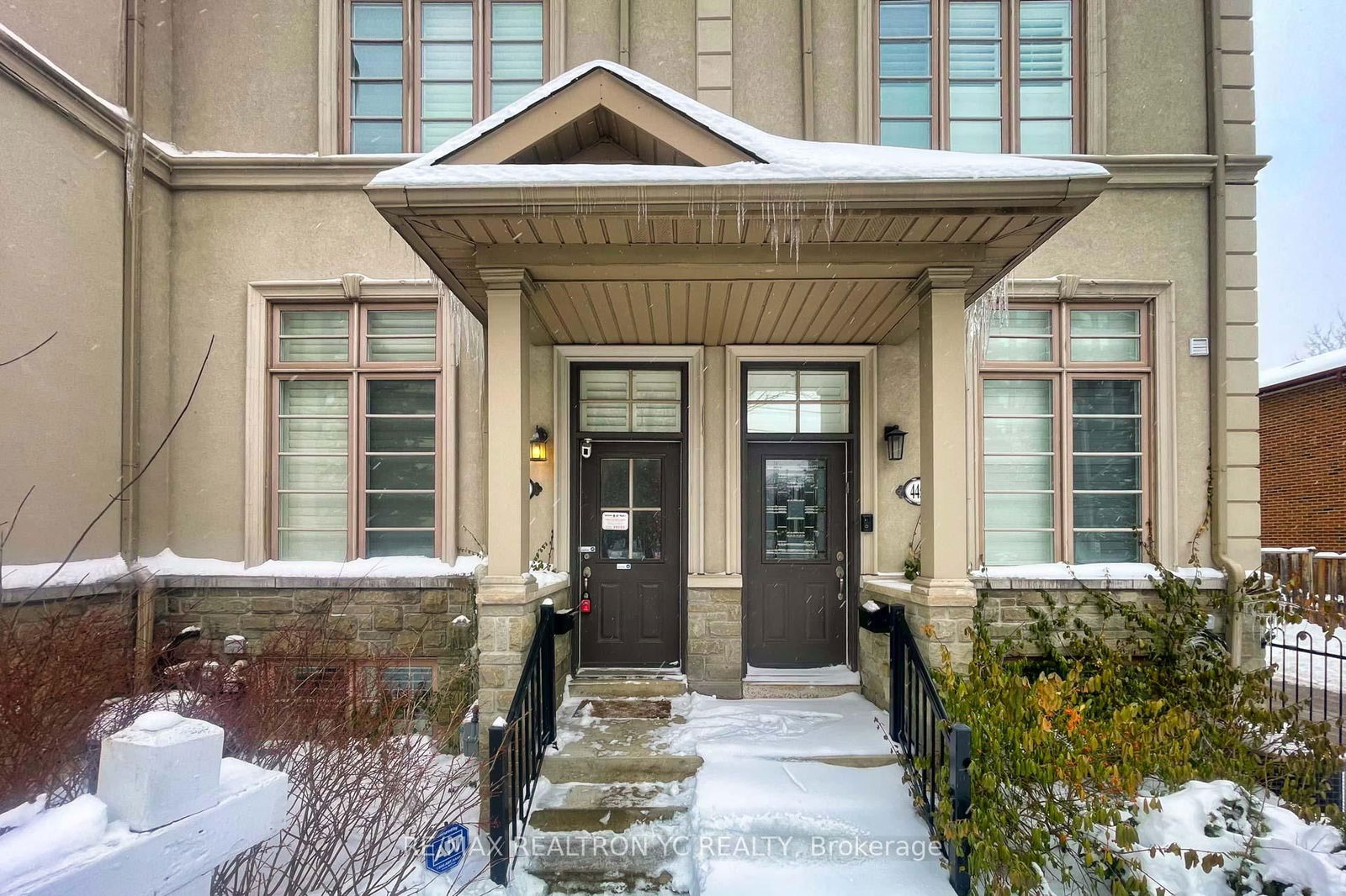 Townhouse sold at 4450 Bathurst Street, Toronto, Bathurst Manor, M3H 3S2 - MLS: C11997864