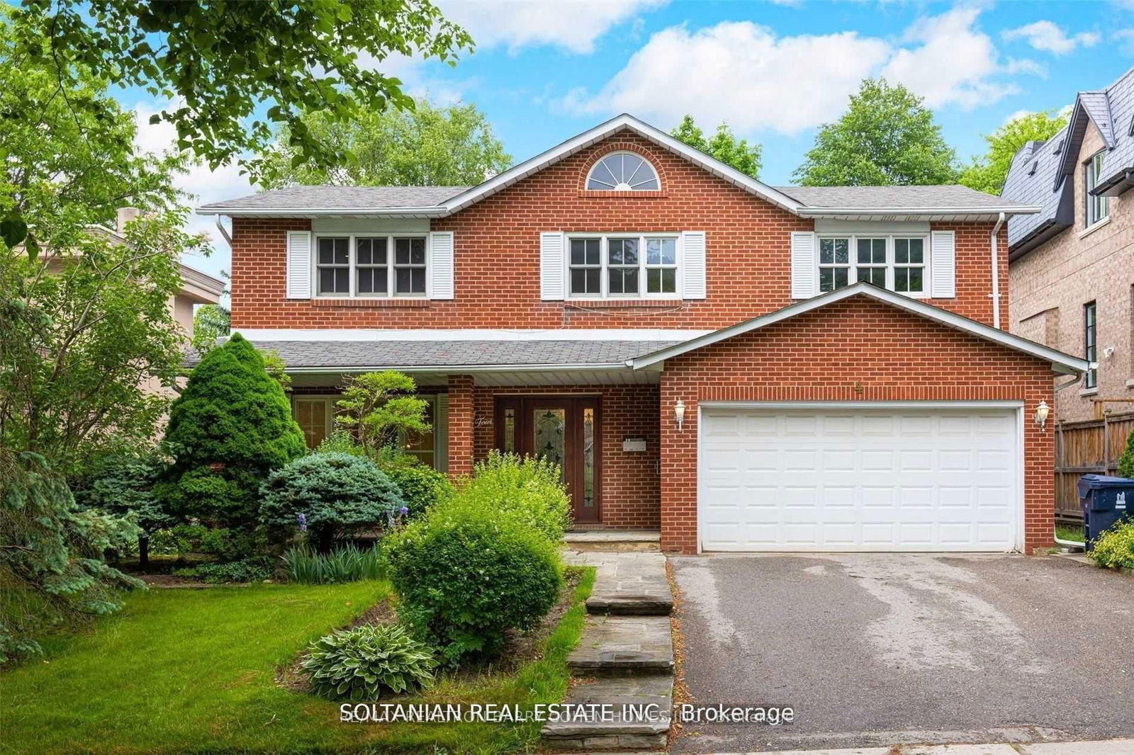 Detached House for sale at 4 Chipstead Road, Toronto, Banbury-Don Mills, M3B 3E6 - MLS: C11998202