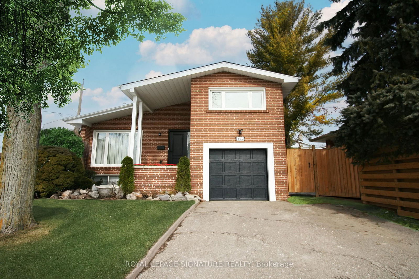 Detached House for sale at 164 Sweeney Drive, Toronto, Victoria Village, M4A 1V2 - MLS: C11998545