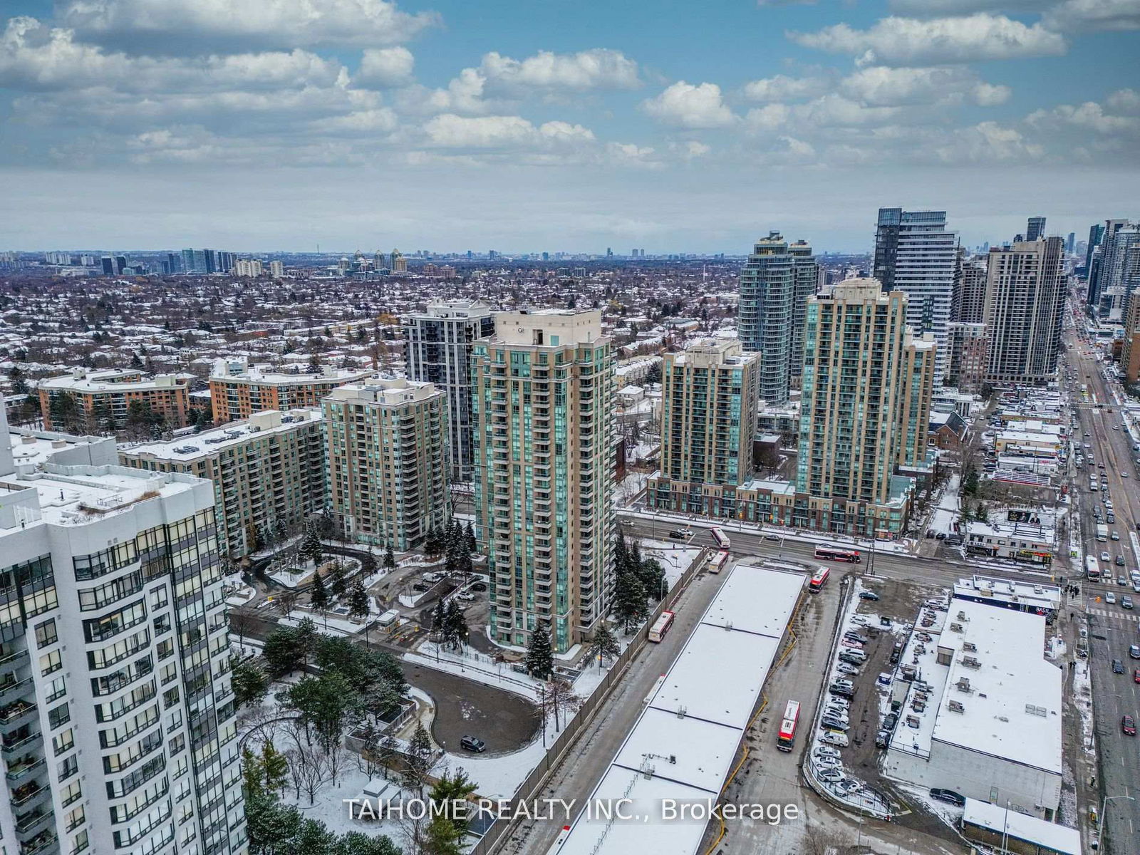 Condo for lease at 702-1 Pemberton Avenue, Toronto, Newtonbrook East, M2M 4L9 - MLS: C11998622