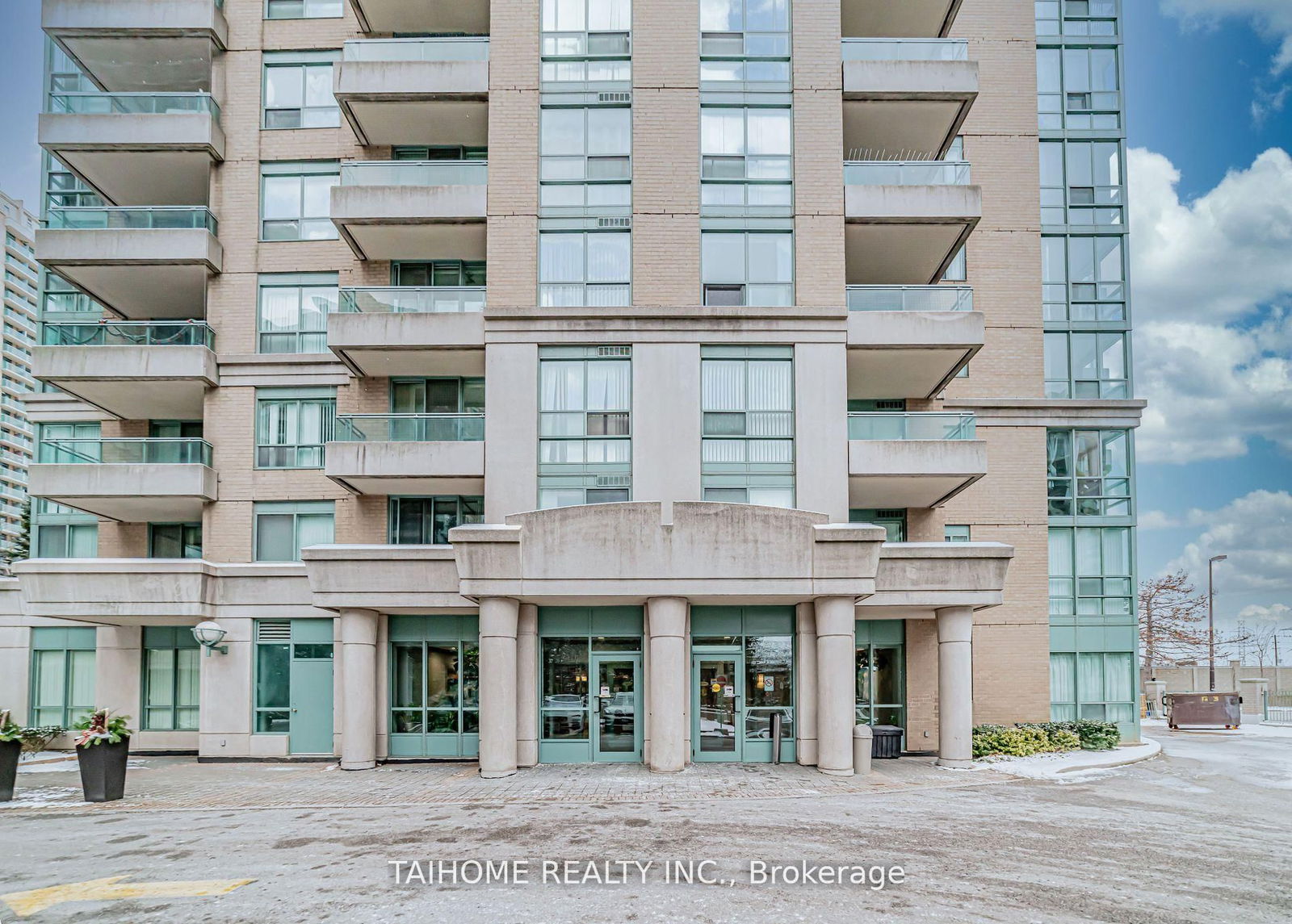 Condo for lease at 702-1 Pemberton Avenue, Toronto, Newtonbrook East, M2M 4L9 - MLS: C11998622