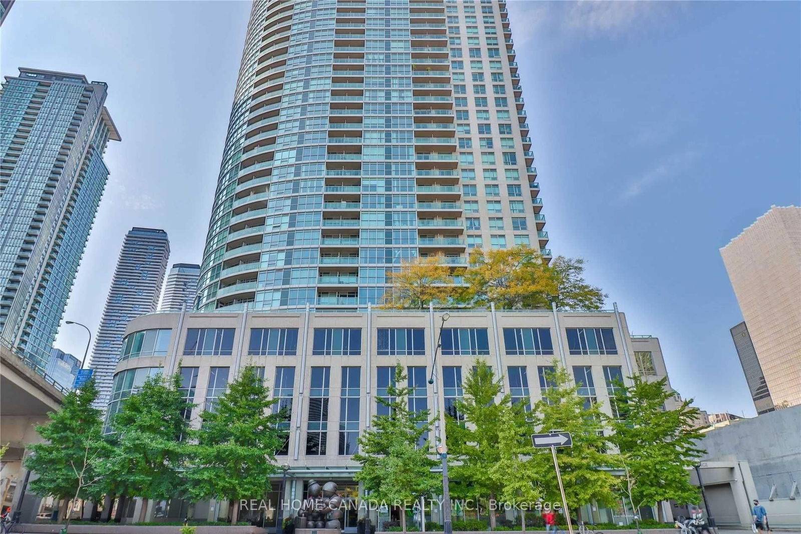 Condo sold at 814-18 Yonge Street, Toronto, Waterfront Communities C1, M5E 1Z8 - MLS: C11998638