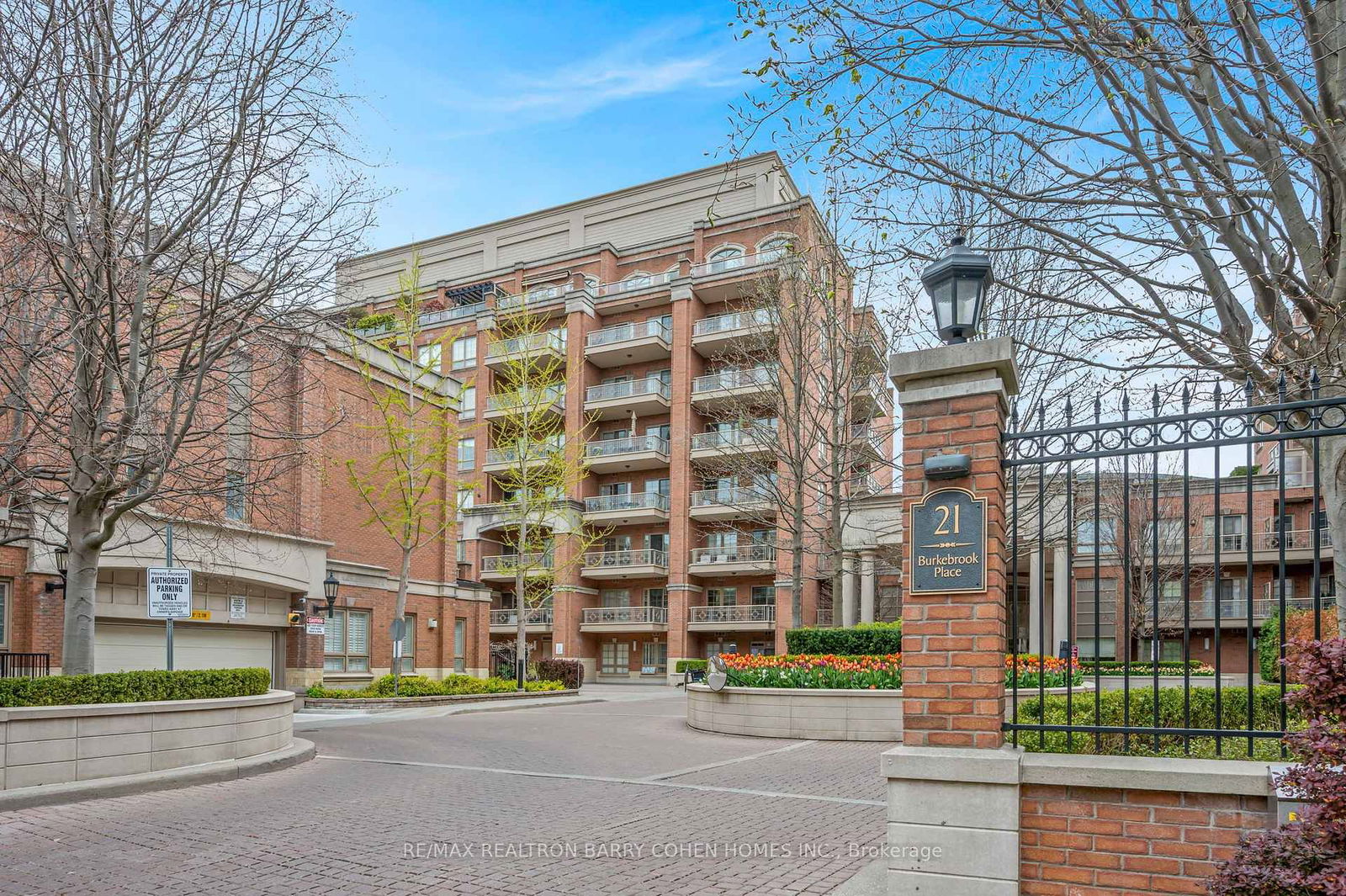 Condo for sale at 407-21 Burkebrook Place, Toronto, Bridle Path-Sunnybrook-York Mills, M4G 0A2 - MLS: C11998827