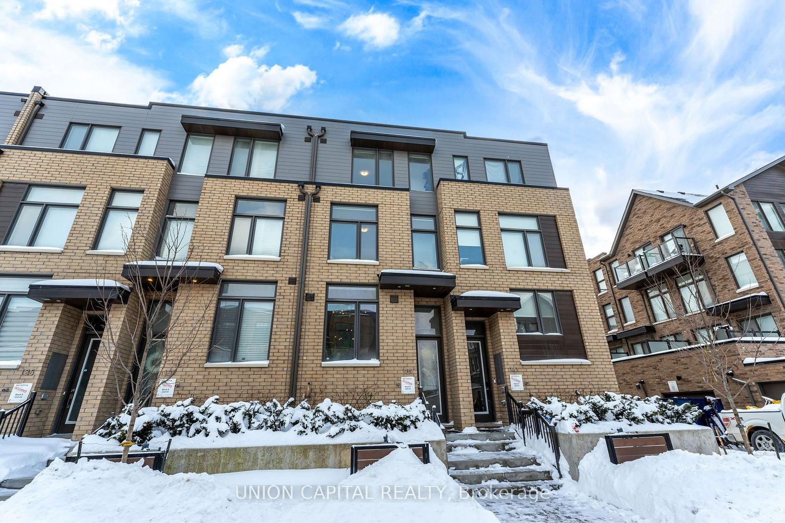 Townhouse sold at 139 Green Gardens Boulevard, Toronto, Englemount-Lawrence, M6A 0E3 - MLS: C11999242