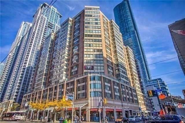 home for lease on 1106-717 Bay Street