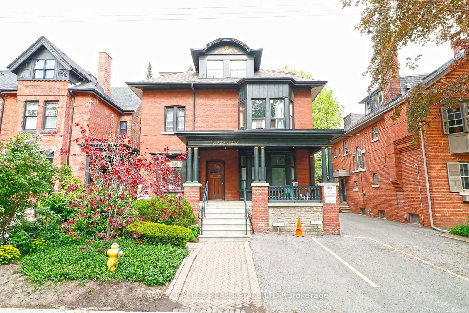 Semi-Detached House for lease at 207-7 Admiral Road, Toronto, Annex, M5R 2L4 - MLS: C12000315