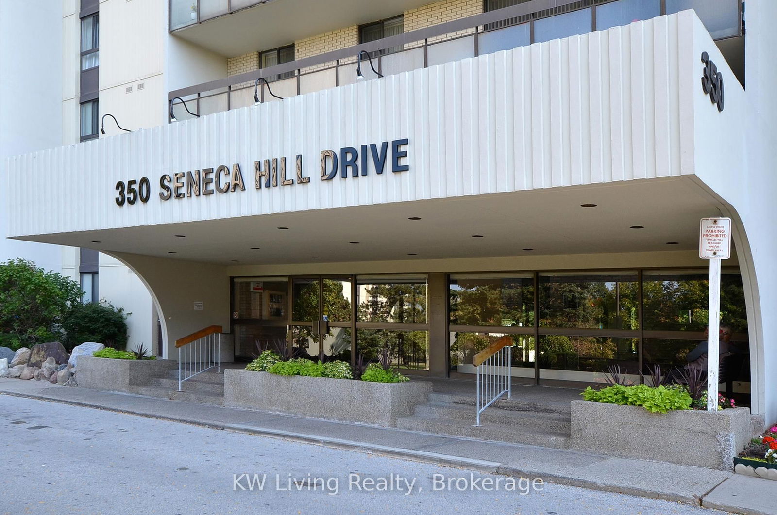 Condo for lease at 1215-350 Seneca Hill Drive, Toronto, Don Valley Village, M2J 4S7 - MLS: C12000766