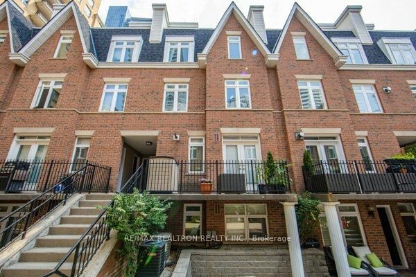 home for lease on 20-108 Redpath Avenue