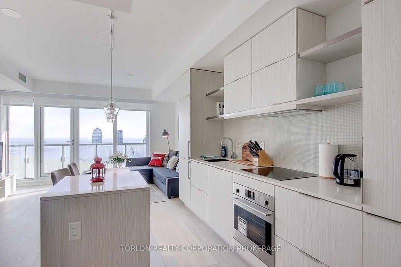home for lease on 5206-197 Yonge Street