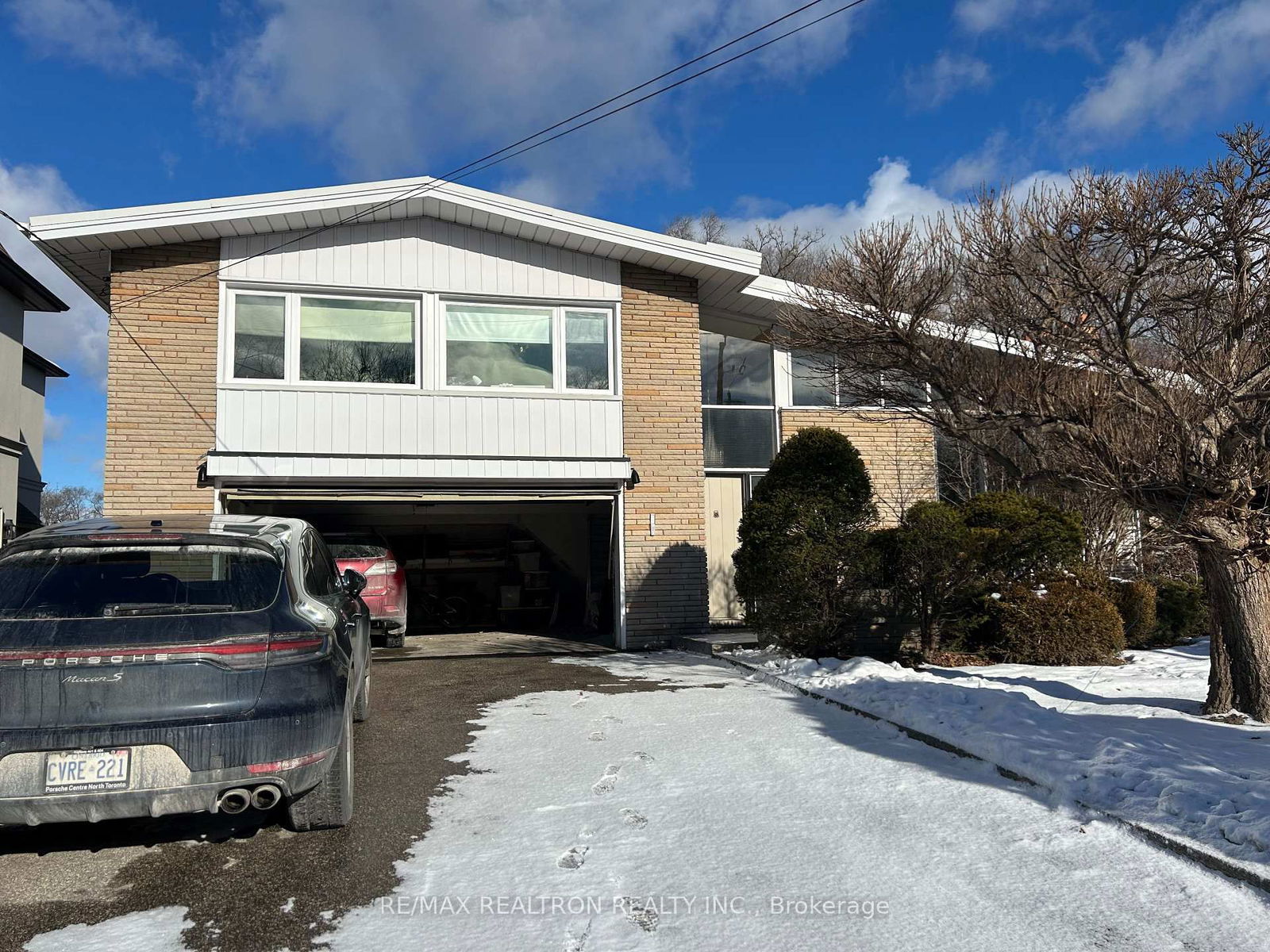 Detached House for lease at 336 Hillhurst Boulevard, Toronto, Englemount-Lawrence, M6B 1N2 - MLS: C12003735