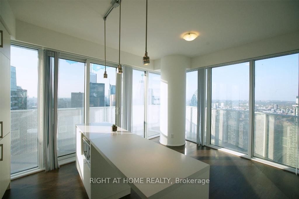 Condo for lease at 5704-100 Harbour Street, Toronto, Waterfront Communities C1, M5J 0B5 - MLS: C12003783