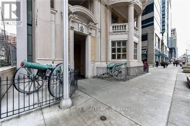 Condo for lease at 809-426 University Avenue, Toronto, University, M5G 1S9 - MLS: C12003822