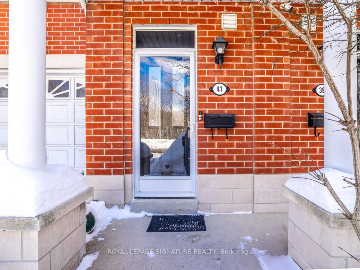 Townhouse sold at 41 Dallimore Circle, Toronto, Banbury-Don Mills, M3C 4E4 - MLS: C12004367