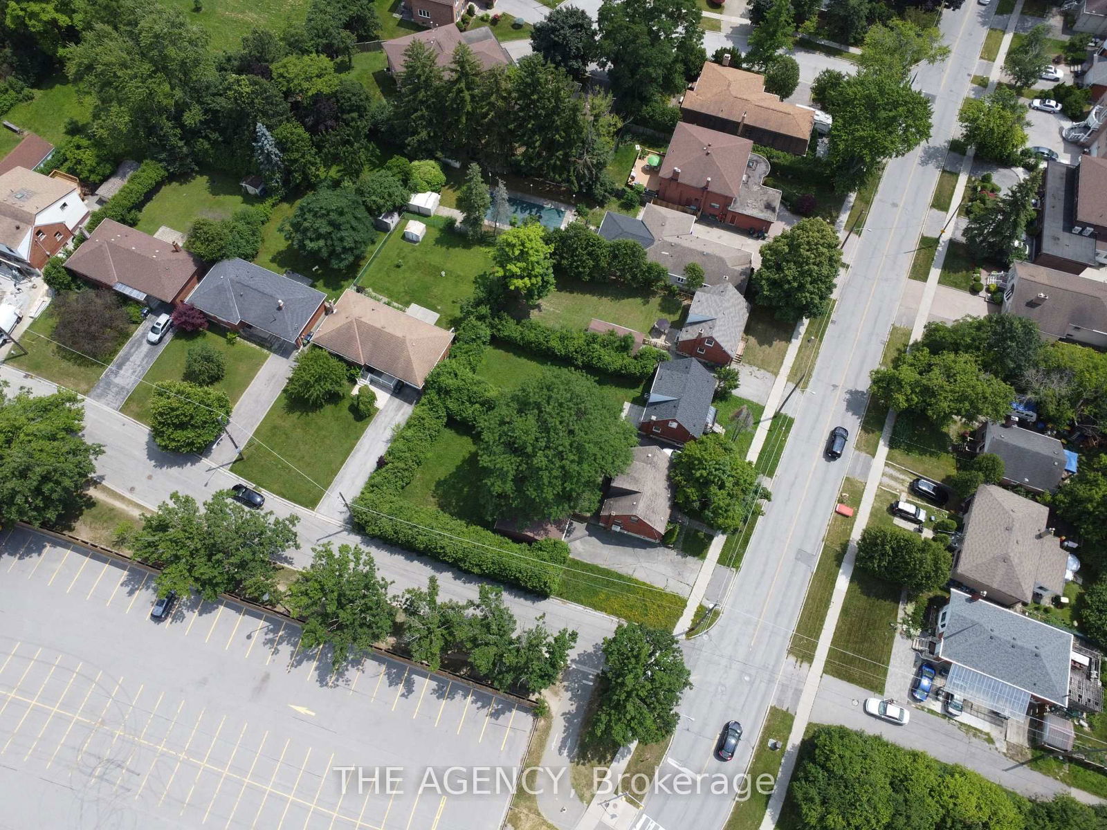 Detached House sold at 137 Blake Avenue, Toronto, Newtonbrook West, M2M 1B4 - MLS: C12004780