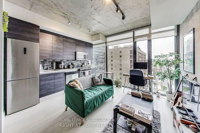 706 - 111 Bathurst Street