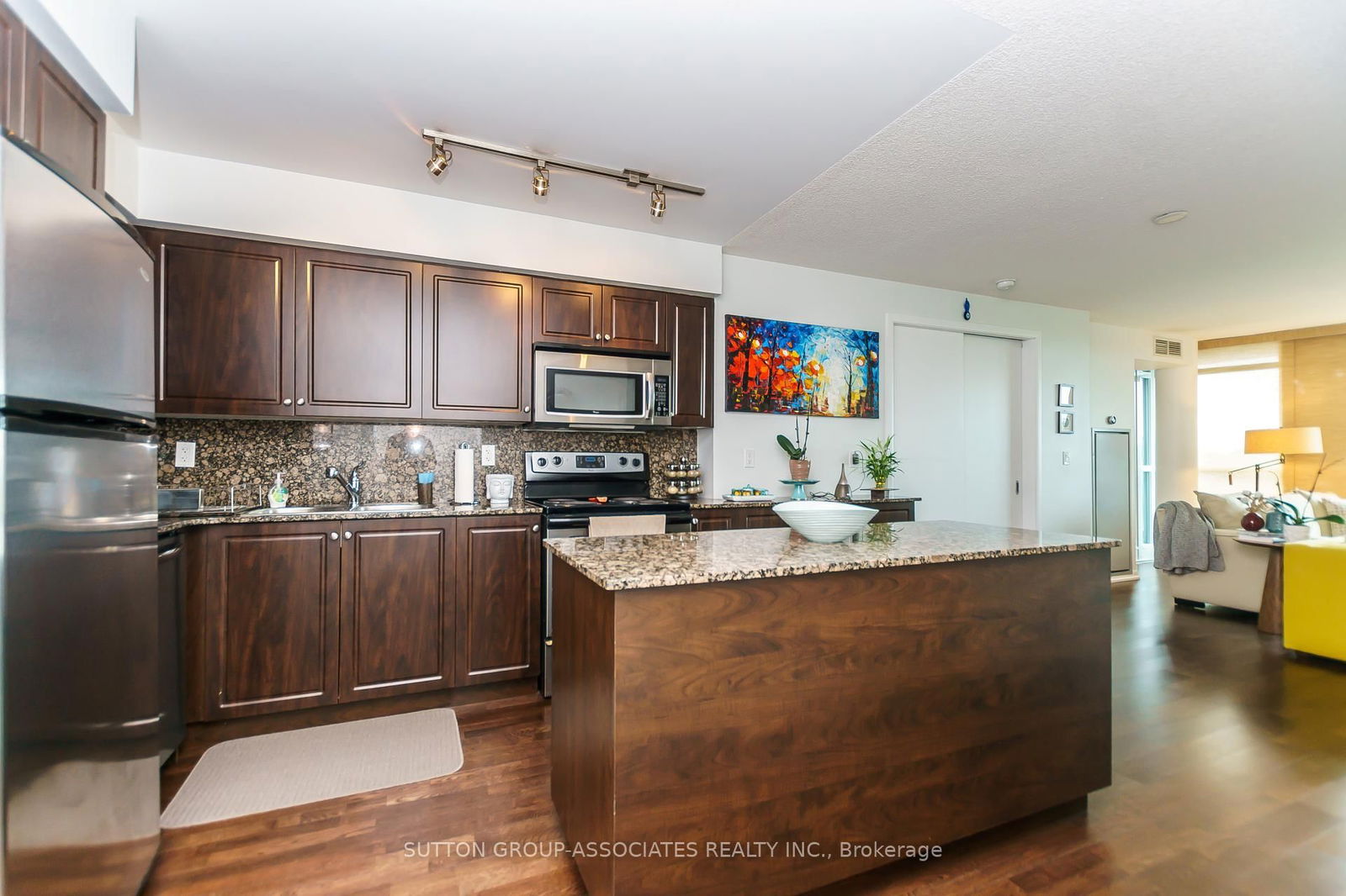 Condo leased at 507-215 Fort York Boulevard, Toronto, Waterfront Communities C1, M5V 4A2 - MLS: C12006139