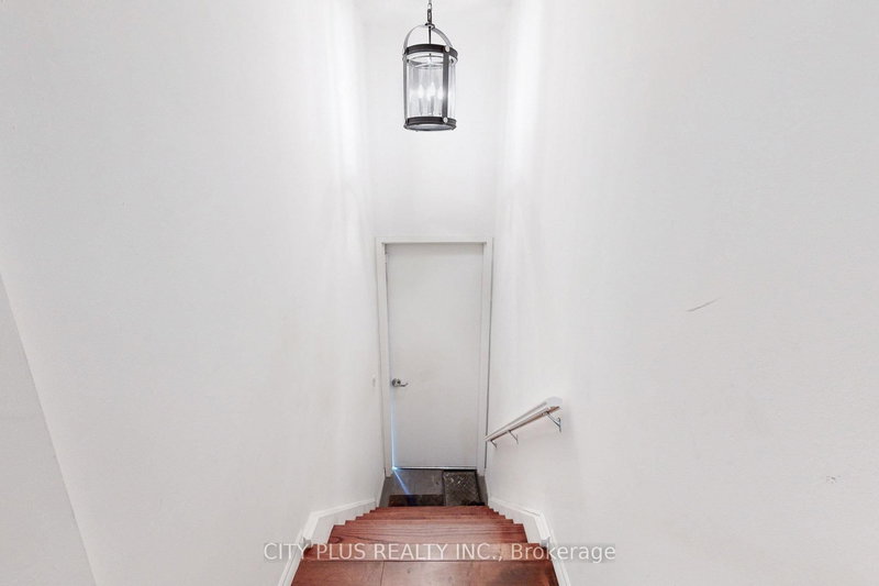 704 Bloor St W, Toronto, M6G 1L4 | Image 2