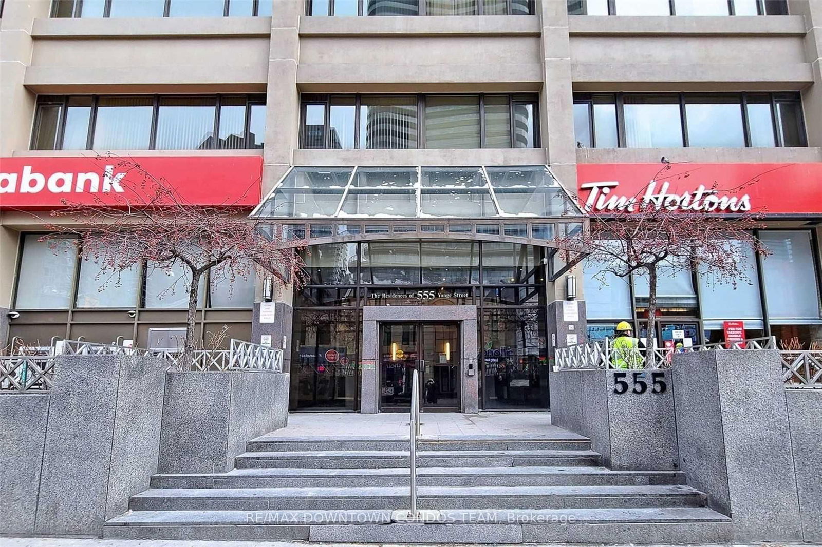 Condo for lease at 806-555 Yonge Street, Toronto, Church-Yonge Corridor, M4Y 3A6 - MLS: C12007765