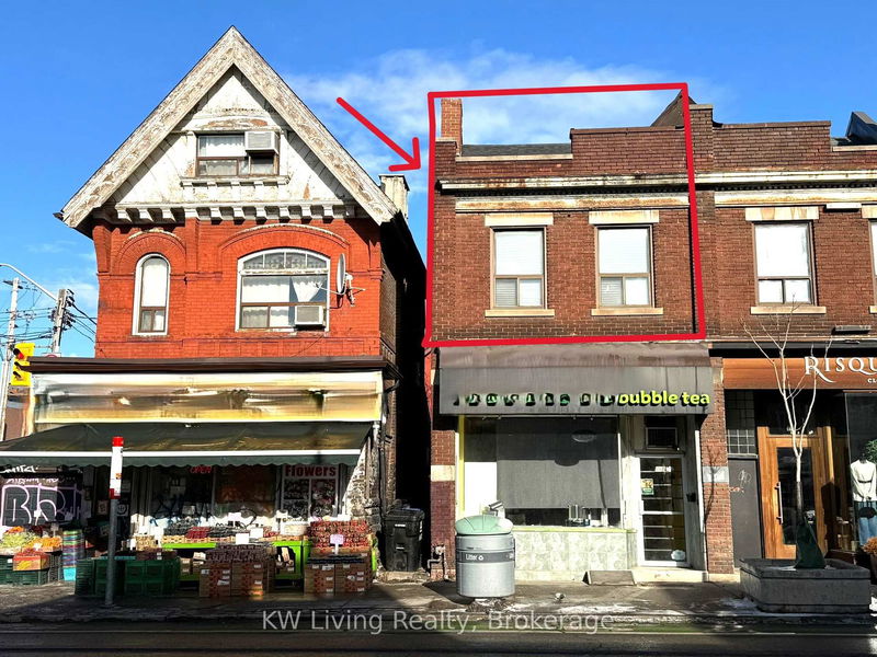 home for lease on 660 1/2 Bloor Street W