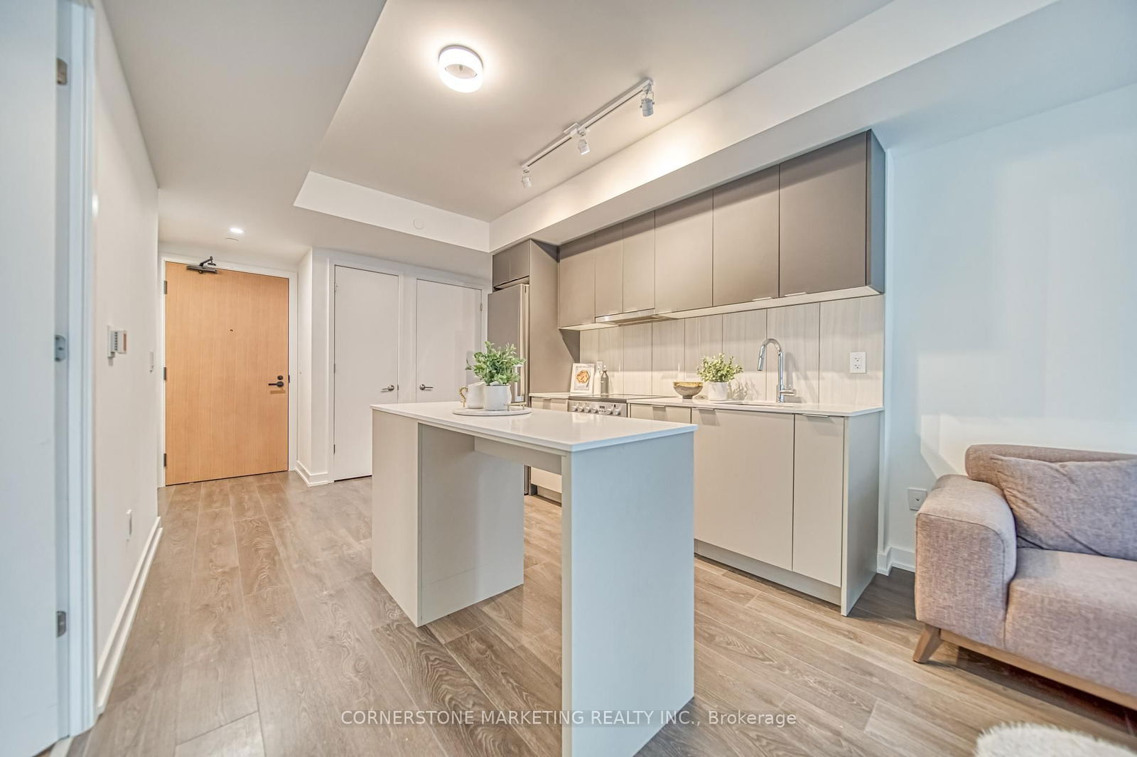 Condo for lease at 813-8 Tippett Road, Toronto, Clanton Park, M3H 0E7 - MLS: C12008645