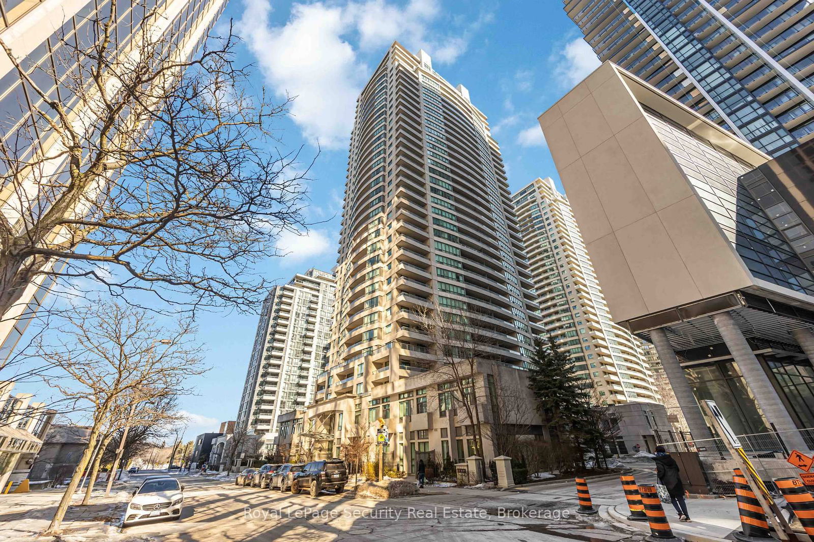 Townhouse sold at 108-23 Hollywood Avenue, Toronto, Willowdale East, M2N 7L8 - MLS: C12010271