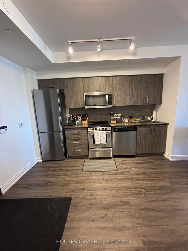 202 - 1700 Avenue Road