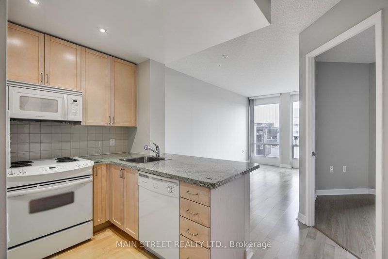 1404 - 85 Bloor St E, Toronto, M4W 3Y1 | Image 2