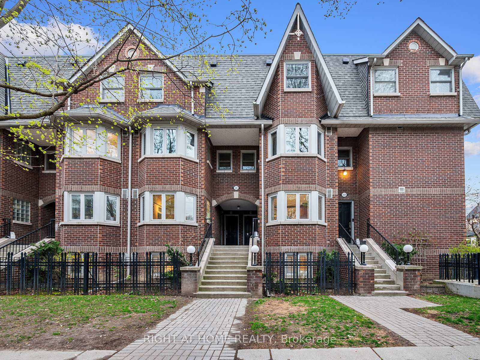 Townhouse sold at 36D Massey Street, Toronto, Trinity-Bellwoods, M6J 3T1 - MLS: C12011875