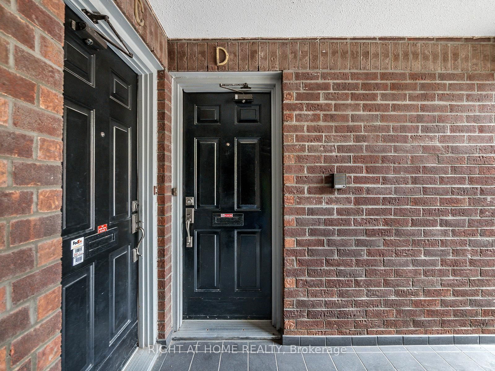 Townhouse sold at 36D Massey Street, Toronto, Trinity-Bellwoods, M6J 3T1 - MLS: C12011875