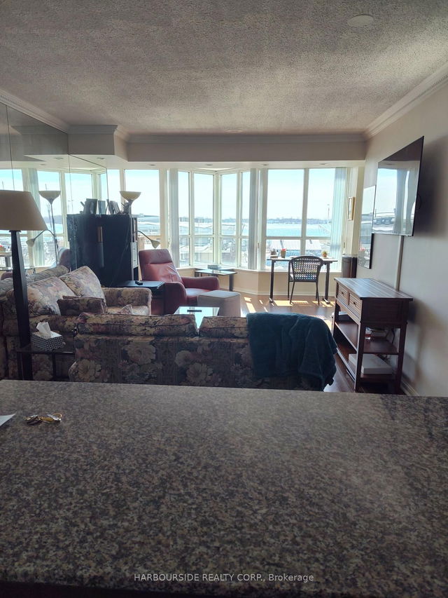 608 - 228 Queens Quay