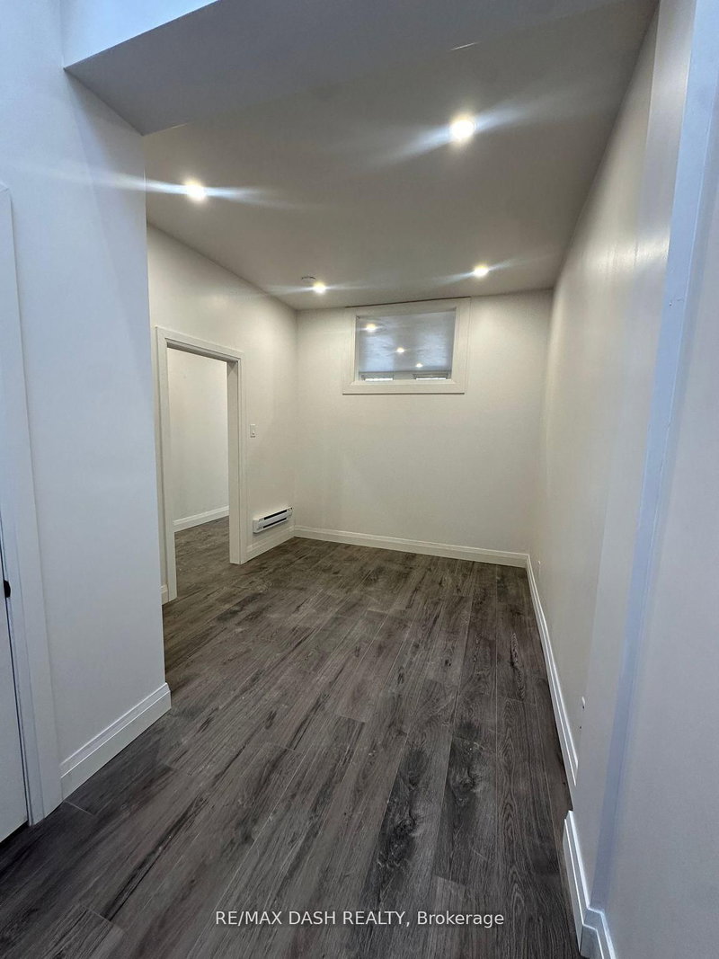 4FL - 565 Yonge St, Toronto, M4Y 1Z2 | Image 2