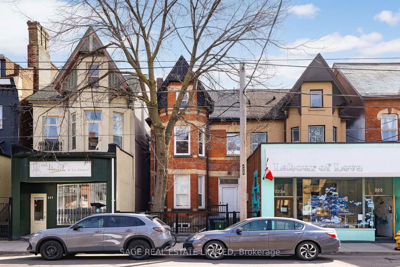 225 Carlton St, Toronto, Ontario