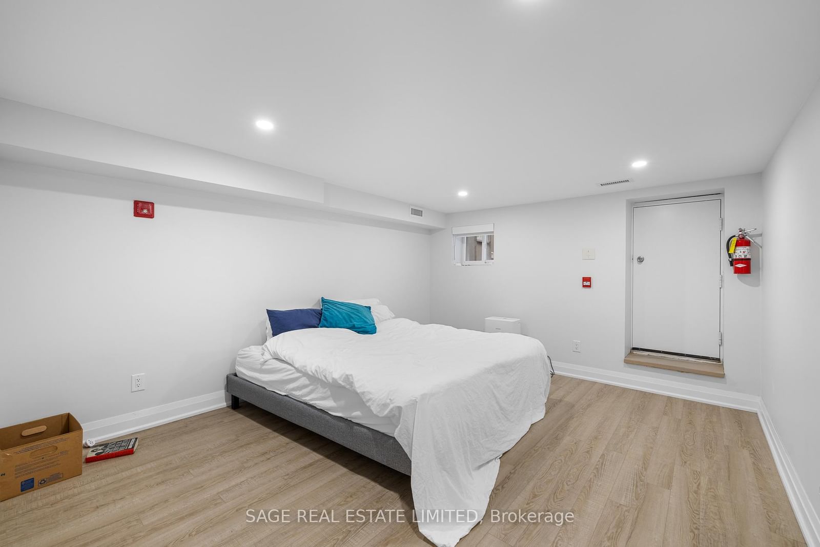 Listing Image 7