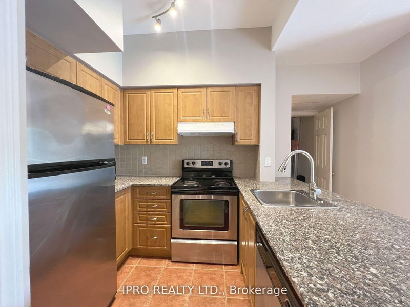 home for lease on 210-207 Wellesley Street E