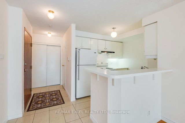 1607 - 10 Queens Quay
