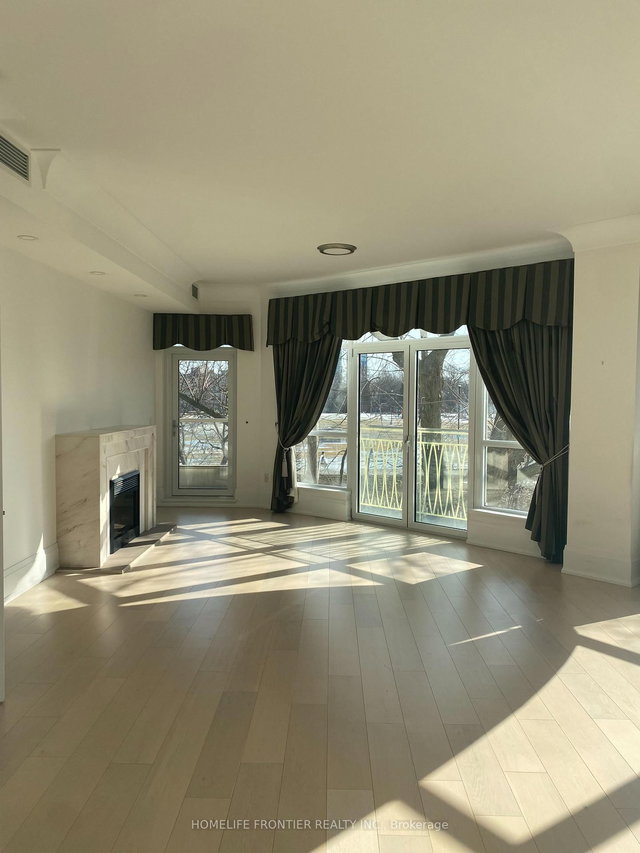 402 - 336 Spadina Road S