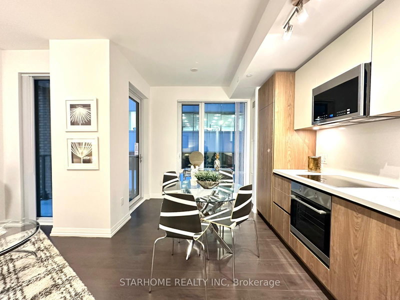 809 - 8 Widmer St, Toronto, M5V 0W6 | Image 3