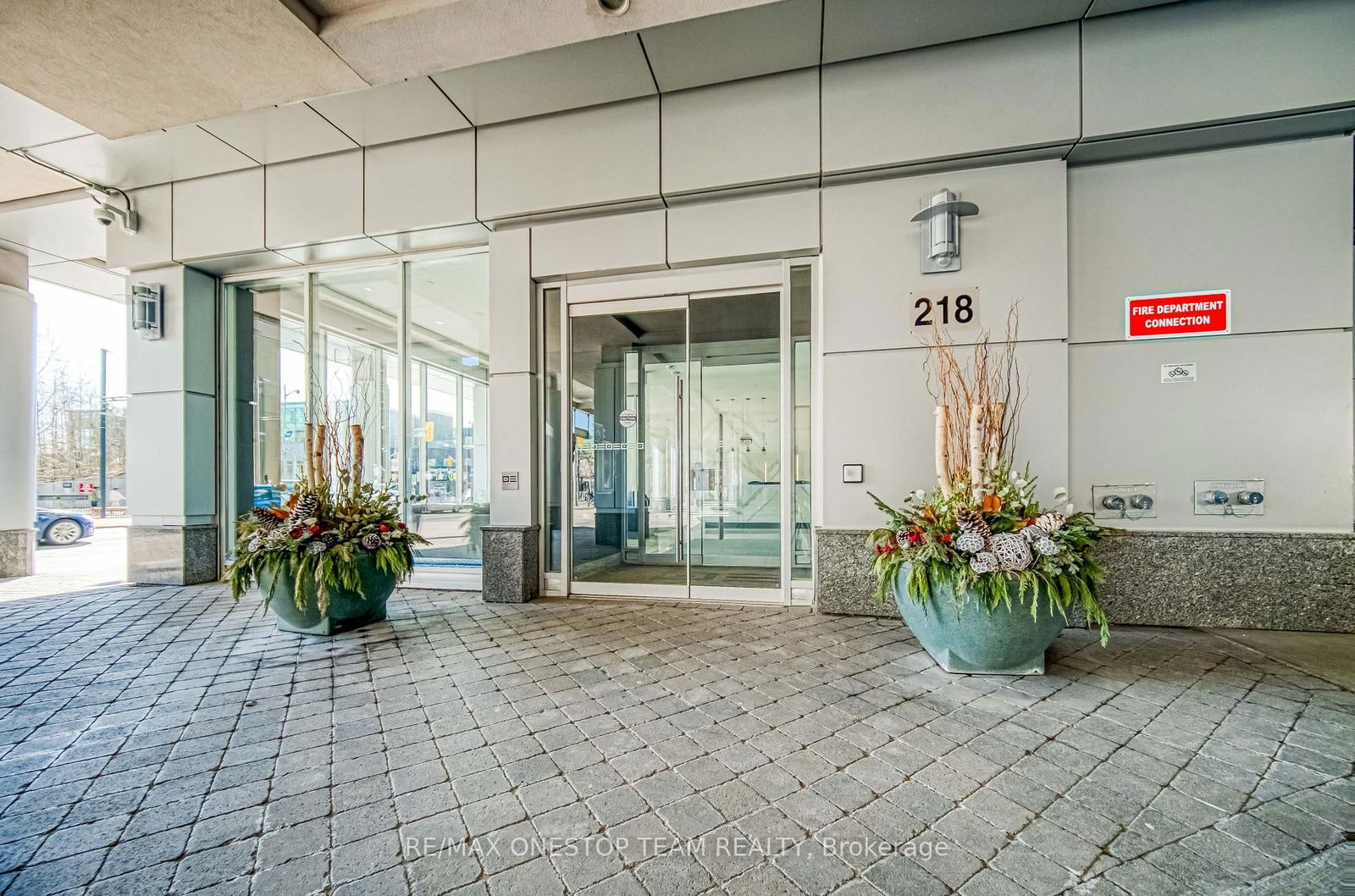 Condo for sale at 1002-218 Queens Quay, Toronto, Waterfront Communities C1, M5J 2Y6 - MLS: C12014906